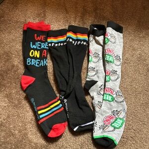 NWT✨Colorful Themed FRIENDS Socks Set
